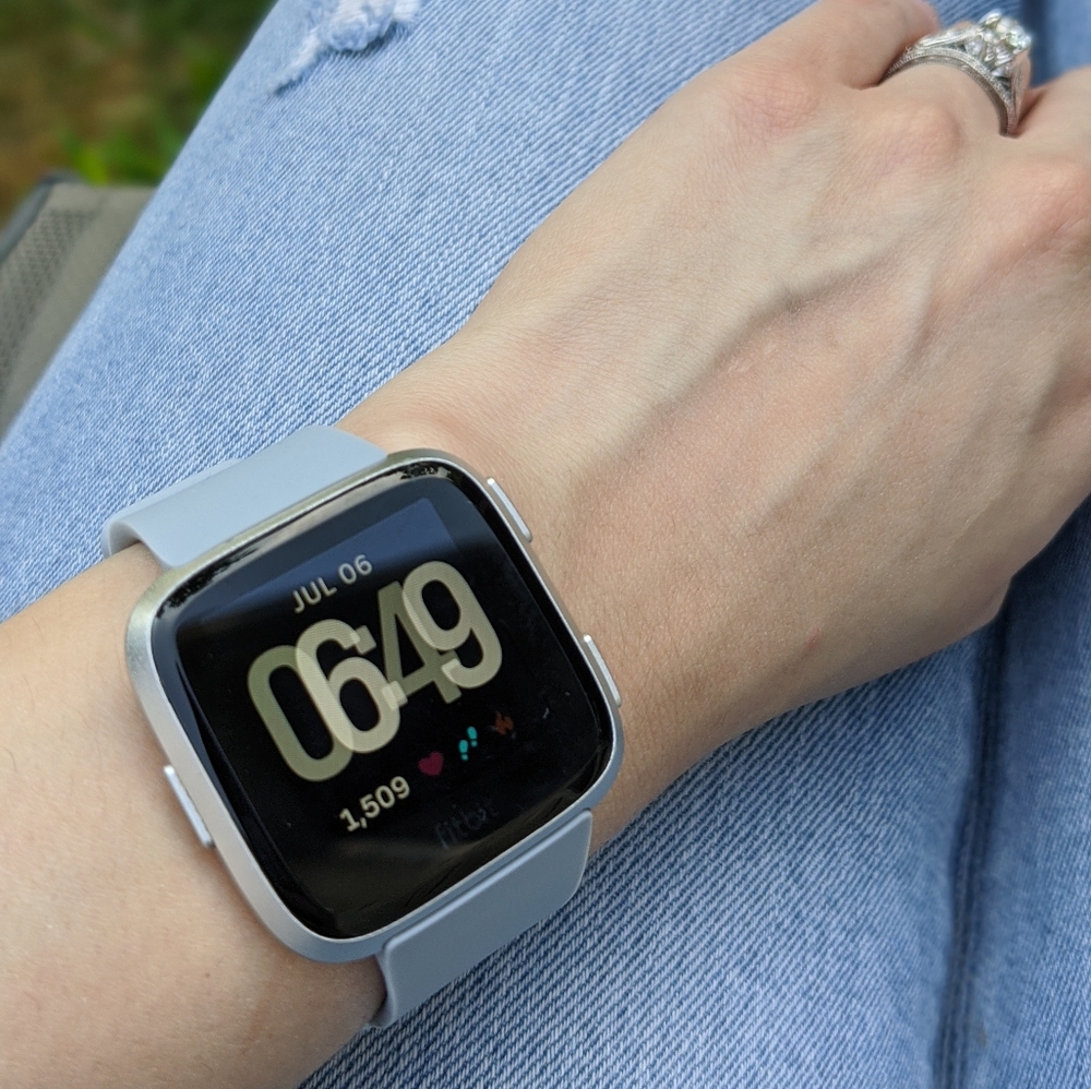 Fitbit Versa - image 2